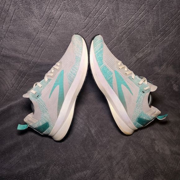 Brooks Levitate 4 Running Shoes Womens Sz 8.5 Athletic Sneakers Trainers Blue. - Picture 3 of 9